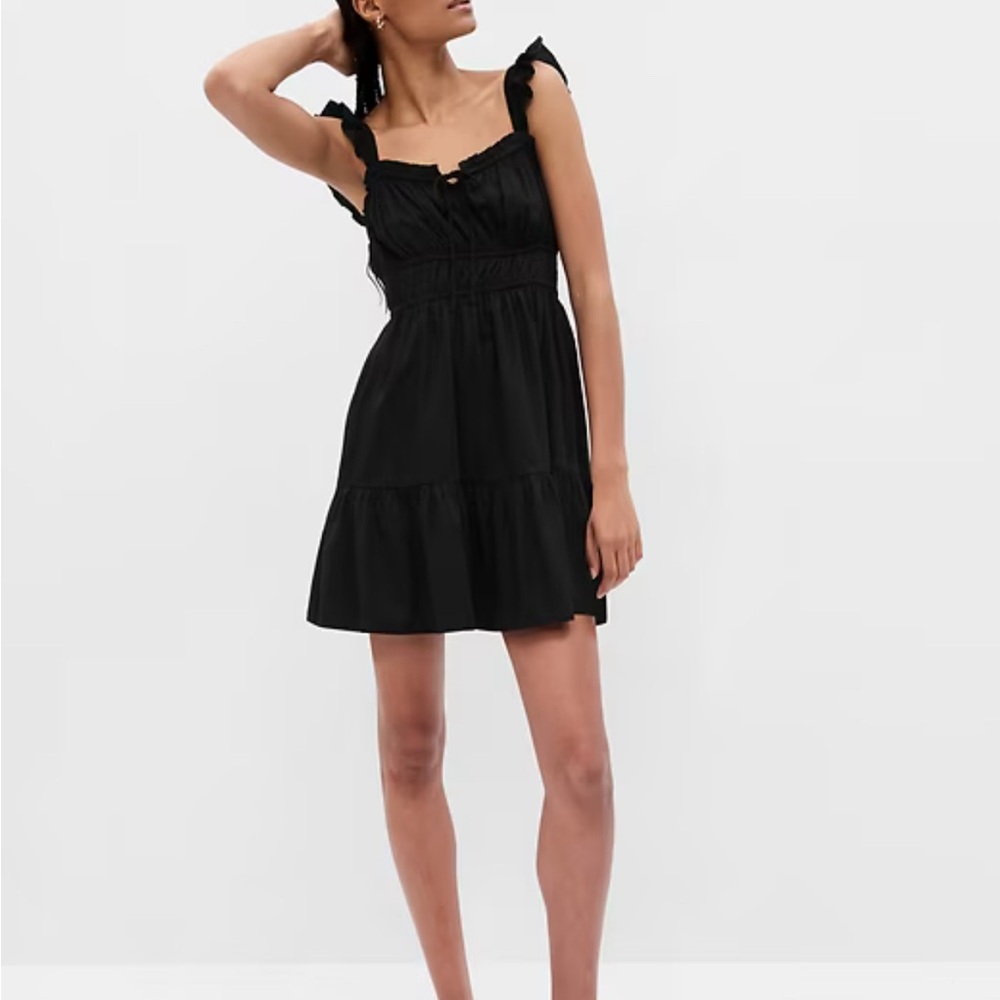 Gap Chic Black Petite Dress